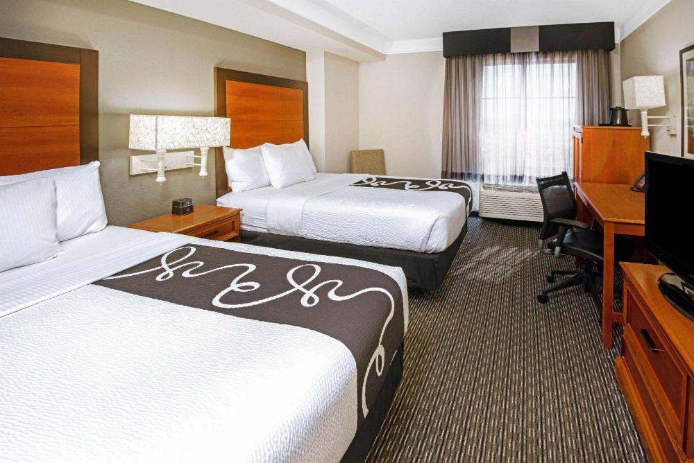 La Quinta Inn & Suites by Wyndham San Antonio Airport